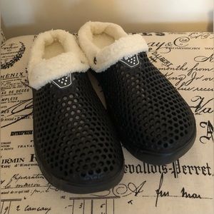 Indoor/Outdoor Slipper/Garden Shoe;EVA;Hollowed Out Closed Toe;Plush Lined;Black